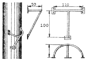 Рис. 5. Мачтовые ступеньки Бернарда Мойтесьера, изготовленные из стального прута, создают небольшое сопротивление воздуха, не цепляются за такелаж и сравнительно просты в обращении.